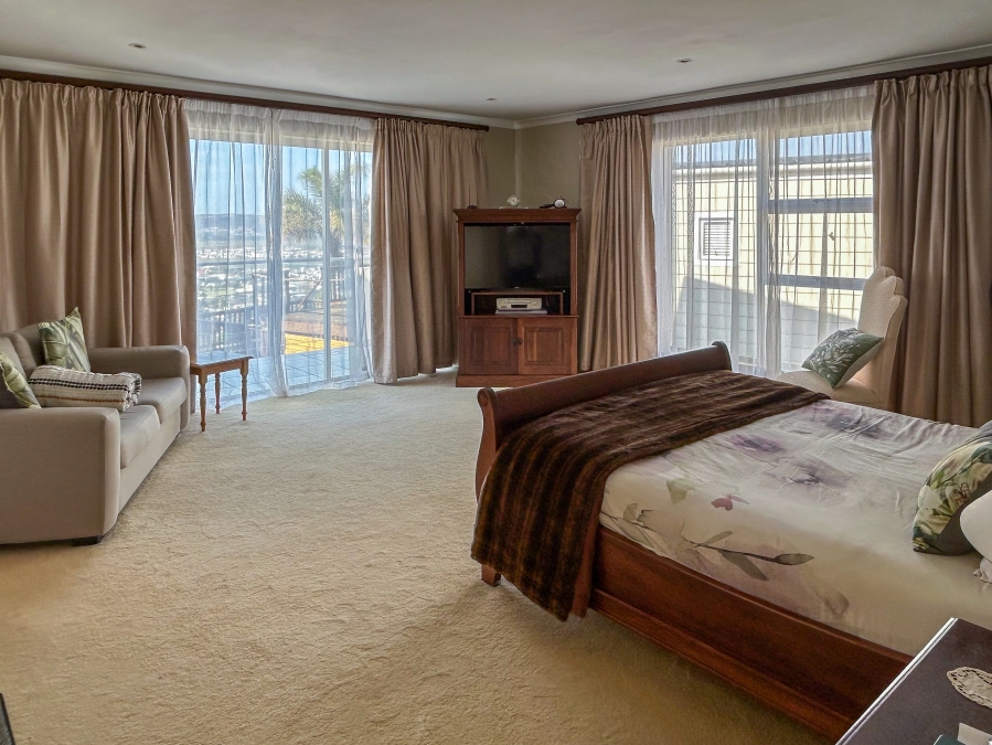 5 Bedroom Property for Sale in Heuwelkruin Western Cape
